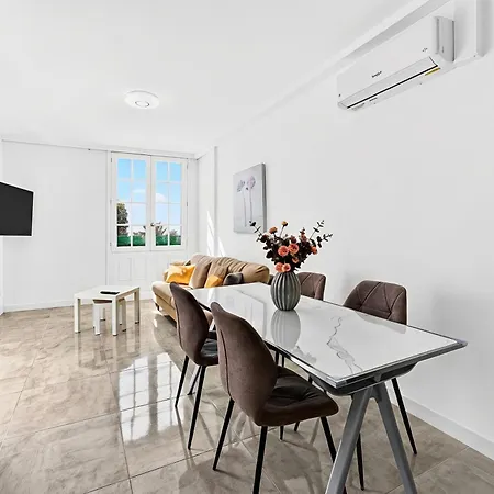 Beachfront First Line Modern With Ac 아파트 *