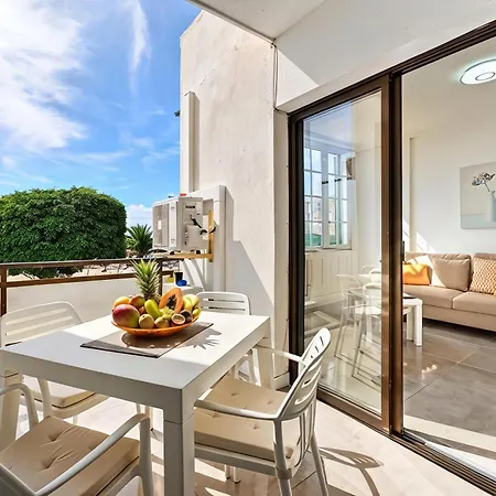 Beachfront First Line Modern With Ac 아파트